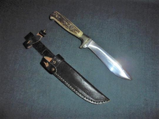 PUMA  3589 JADG-NICKER KNIFE S/N 0247