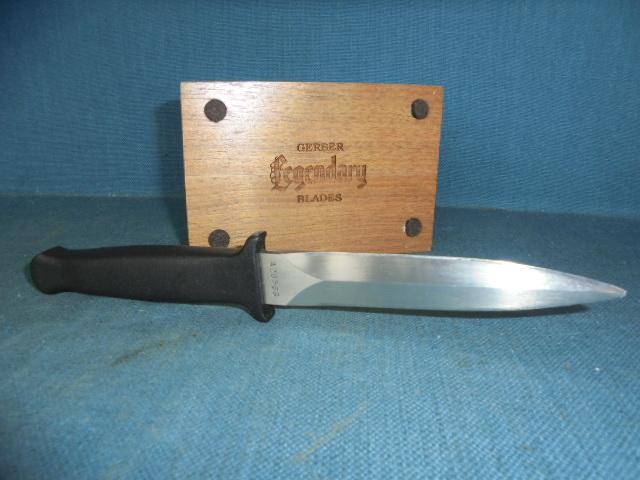 Early Gerber Guardian 1 Knife with Display Stand S/n 03313